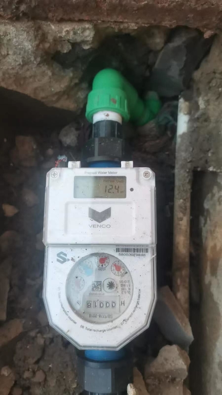 Fabrika doğrudan R160 STS akıllı CIU uzaktan kumandalı entegre pirinç gövdeli IP68 korumalı su sayacı ön ödemeli