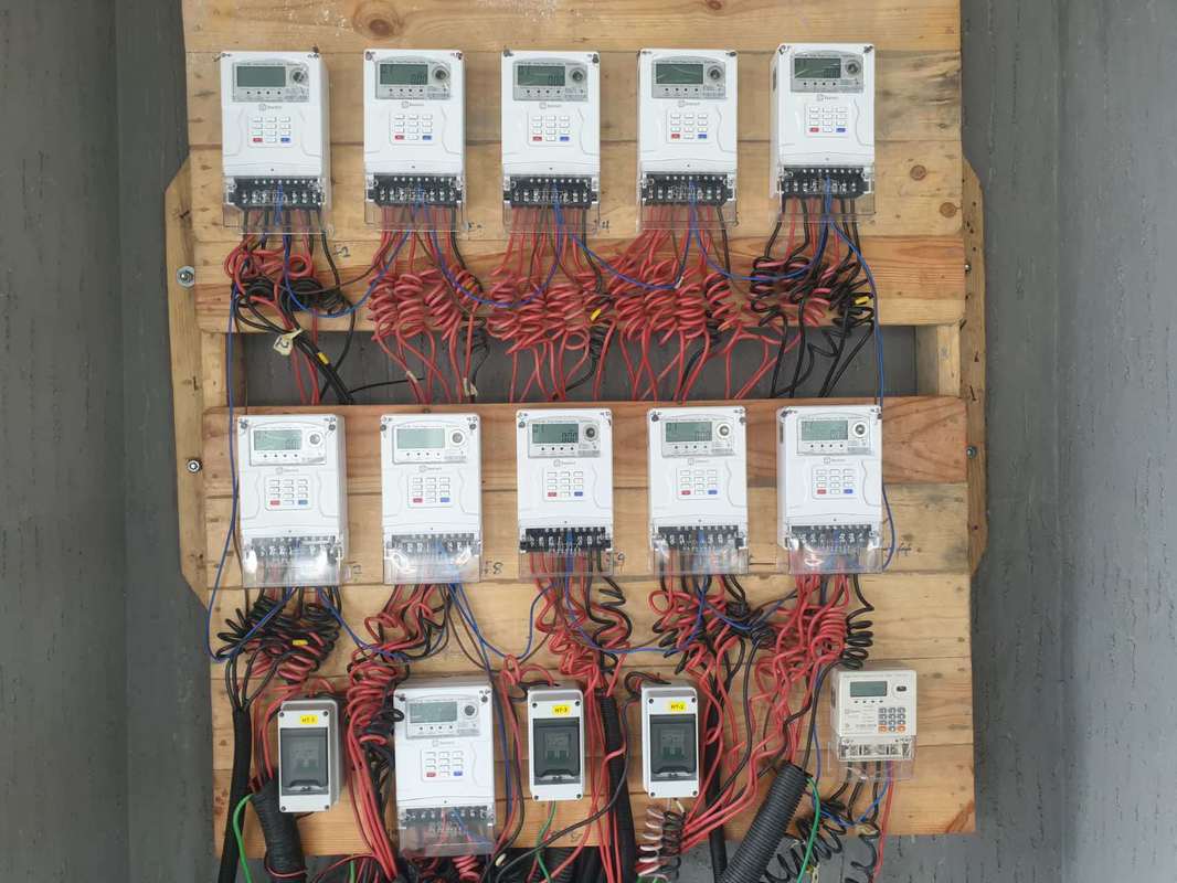 STS Token, uzaktan kumanda ve şarj ile üç fazlı klavyeler tipi ödenmiş elektrik sayacı